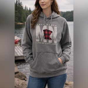 Bold North MN Cozy Cabin Land of 10,000 Lakes Grey‎ Minnesota Sweatshirt Size L
